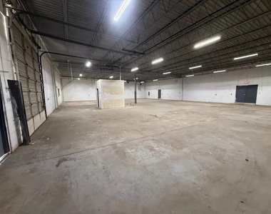 2015 Exchange Avenue - Photo Thumbnail 2