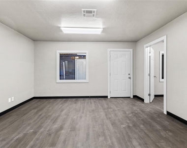 1101 E Loomis Road - Photo Thumbnail 10
