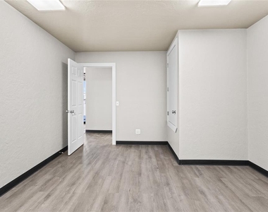 1101 E Loomis Road - Photo Thumbnail 20