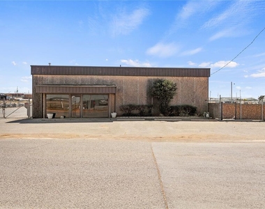 1101 E Loomis Road - Photo Thumbnail 4