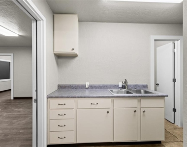 1101 E Loomis Road - Photo Thumbnail 7