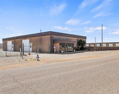1101 E Loomis Road - Photo Thumbnail 3