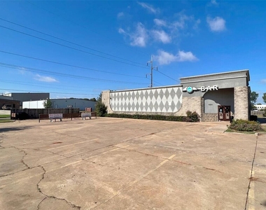 8301 Glade Avenue - Photo Thumbnail 2