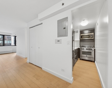 East 39th Street - Photo Thumbnail 1