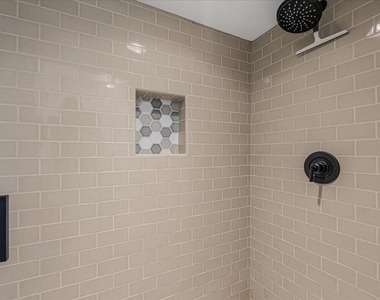13902 Calvert Street - Photo Thumbnail 5