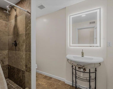 13902 Calvert Street - Photo Thumbnail 20