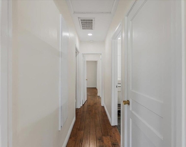 13902 Calvert Street - Photo Thumbnail 14