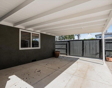 13902 Calvert Street - Photo Thumbnail 31