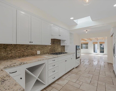 13902 Calvert Street - Photo Thumbnail 7