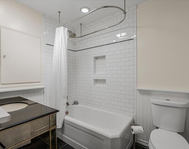 13902 Calvert Street - Photo Thumbnail 16
