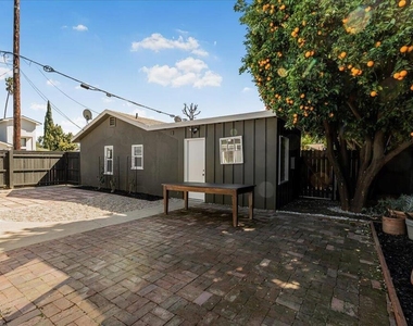 13902 Calvert Street - Photo Thumbnail 26