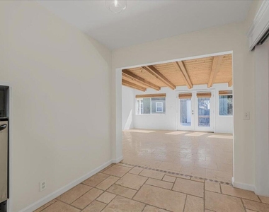 13902 Calvert Street - Photo Thumbnail 9