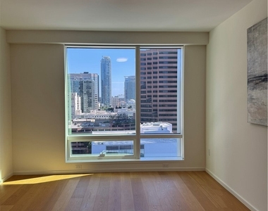 877 Francisco - Photo Thumbnail 4