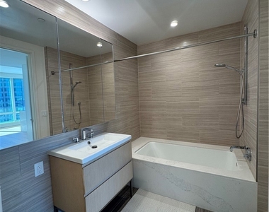 877 Francisco - Photo Thumbnail 10