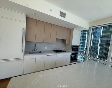 877 Francisco - Photo Thumbnail 3