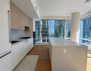 877 Francisco - Photo Thumbnail 2