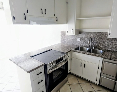 2758 Orange Avenue - Photo Thumbnail 2