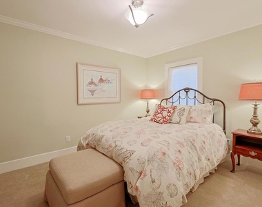 1027 Encino - Photo Thumbnail 32