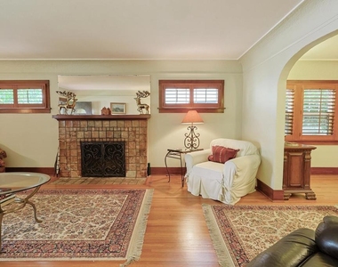1027 Encino - Photo Thumbnail 3