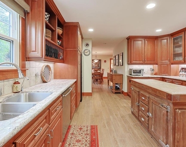 1027 Encino - Photo Thumbnail 8