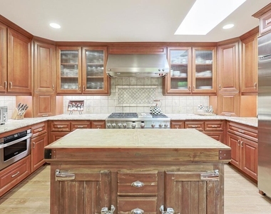 1027 Encino - Photo Thumbnail 12