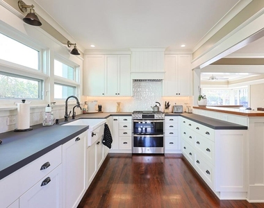 576 E - Photo Thumbnail 13