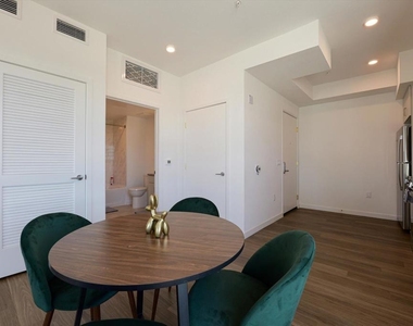 18900 Parthenia Street - Photo Thumbnail 14