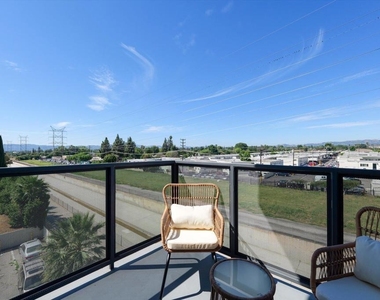 18900 Parthenia Street - Photo Thumbnail 15