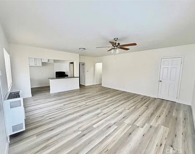 549 E 17th Street - Photo Thumbnail 3