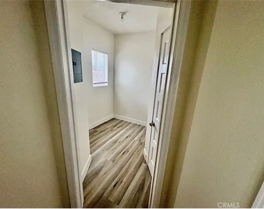 549 E 17th Street - Photo Thumbnail 8