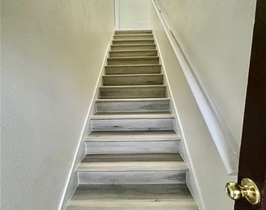 549 E 17th Street - Photo Thumbnail 12