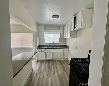 549 E 17th Street - Photo Thumbnail 5