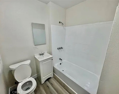 549 E 17th Street - Photo Thumbnail 6