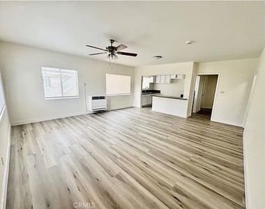 549 E 17th Street - Photo Thumbnail 2