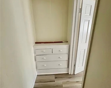 549 E 17th Street - Photo Thumbnail 4