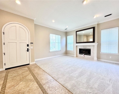 17 Pamela Way - Photo Thumbnail 4