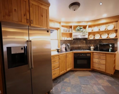 1140 Vine Avenue - Photo Thumbnail 4