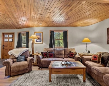 1140 Vine Avenue - Photo Thumbnail 8
