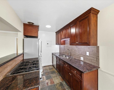 11719 Mayfield Avenue - Photo Thumbnail 5