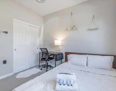 6568 Vision Court - Photo Thumbnail 14