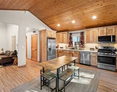 1025 E Country Club - Photo Thumbnail 3