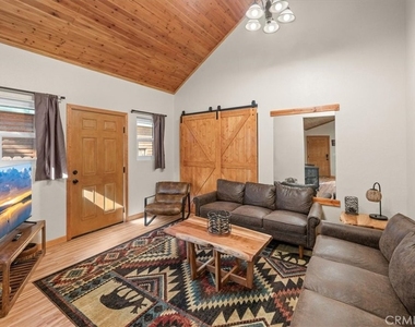 1025 E Country Club - Photo Thumbnail 8