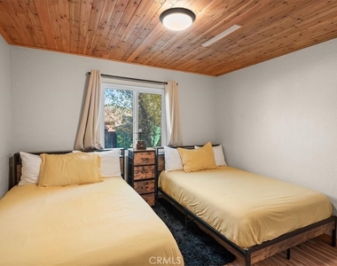 1025 E Country Club - Photo Thumbnail 16