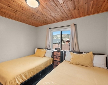 1025 E Country Club - Photo Thumbnail 17