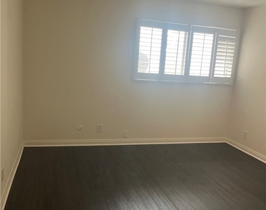 5625 Sumner Way - Photo Thumbnail 18