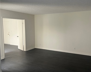 5625 Sumner Way - Photo Thumbnail 6