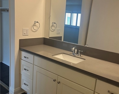 5625 Sumner Way - Photo Thumbnail 20