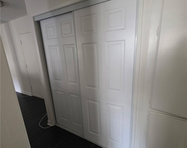 5625 Sumner Way - Photo Thumbnail 8
