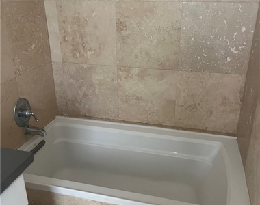 5625 Sumner Way - Photo Thumbnail 16