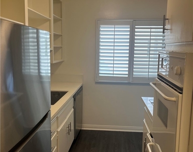 5625 Sumner Way - Photo Thumbnail 11